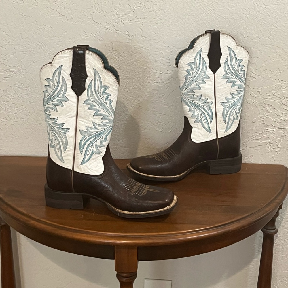 Ariat Brown Leather Western Boots with White Shaft and Beautiful Stitching NWOT - Picture 3 of 14